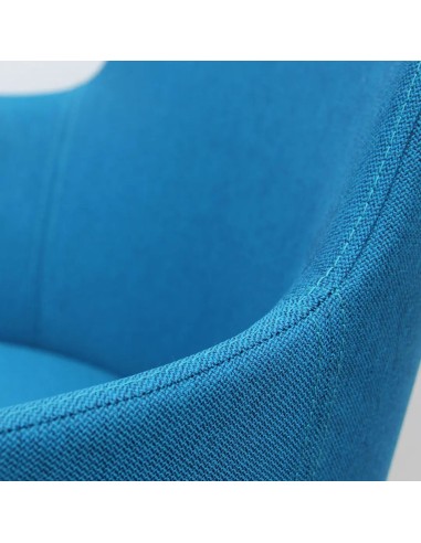 Zoom sur la couture et le tissu texturé du fauteuil Danae bleu – Danae