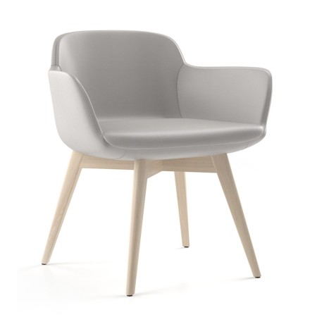 Chaise Danae en tissu gris clair avec pieds bois clair inclinés – Danae