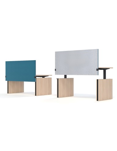 Bureaux avec écrans acoustiques colorés et pieds panneaux bois clair