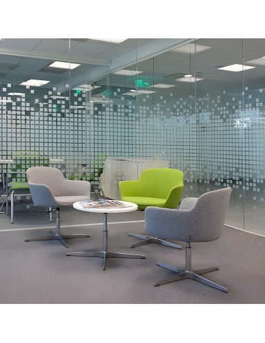 Salle d'acceuil avec chaises visiteurs DANAE colorées personnalisables