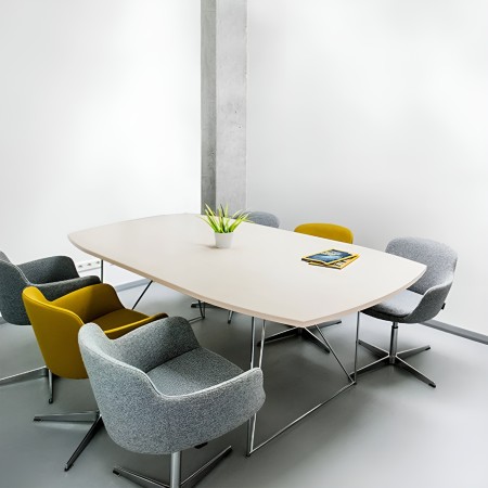 Fauteuils multicolors avec base pivotante et piètement en alu poli