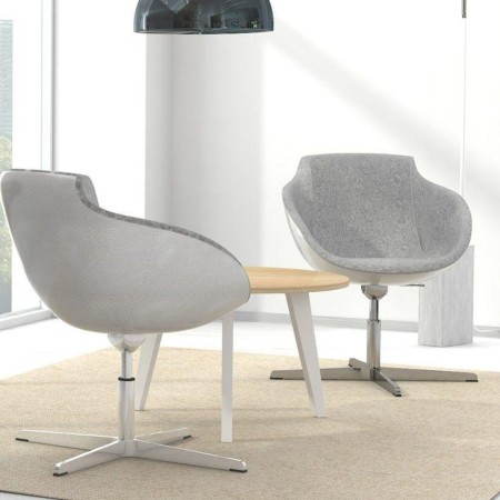 Fauteuils MEG gris design avec piétement étoile et table basse en bois clair