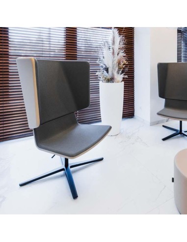 Fauteuil acoustique gris avec dossier haut et base noire, idéal salle d’attente