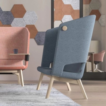Fauteuil lounge TWIST&SIT avec dossier haut en tissu bicolore et piètement bois