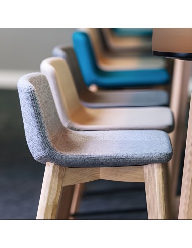 Assise du tabouret de cuisine TWIST&SIT rembourrée avec pieds en bois