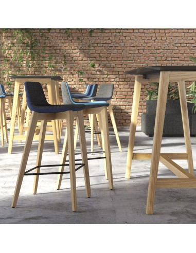 Espace de coworking avec tabourets TWIST&SIT hauteur îlot de cuisine et plan de travail