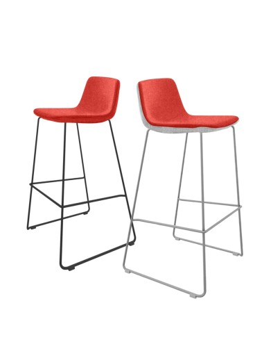 Tabourets de bar TWIST&SIT rouges avec pieds en métal fin style élégant pour comptoirs