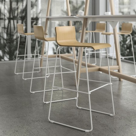 Tabouret de bar Moon Wood, dossier bois et structure luge blanche – Moon Wood 2