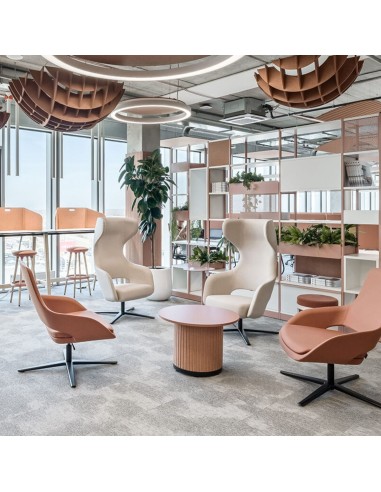 Table basse PARTHOS dans un espace lumineux open-space