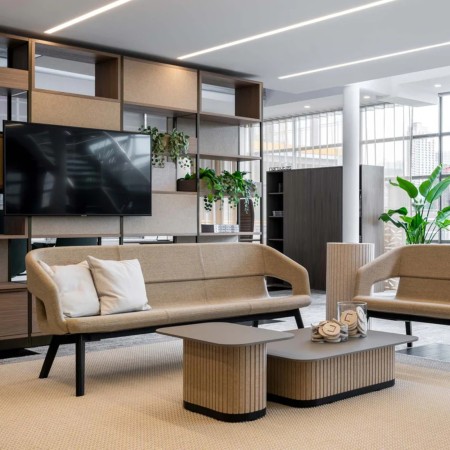 Canapé lounge 3 places piètement bois – TWIST&SIT Soft 2