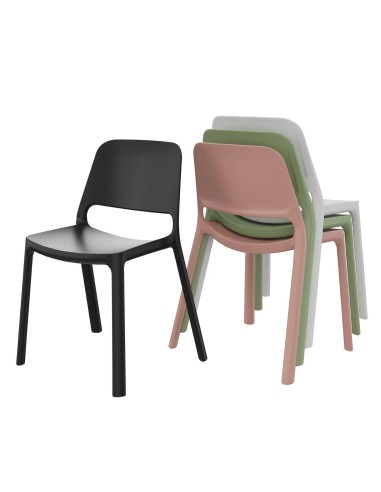 Chaise design empilable Polytone O utilisée en terrasse de bureau