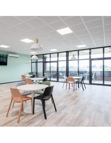 Salle de pause avec chaises Polytone-O multicolores lumineux