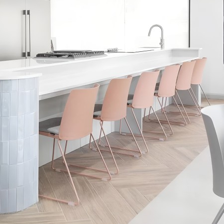 Chaises rose Plytone-L pour restauration