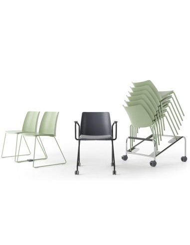 3 types chaises de la gamme polytone dont certaines transporter par le chariot polytone - Polytone