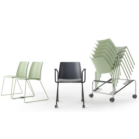 3 types chaises de la gamme polytone dont certaines transporter par le chariot polytone - Polytone