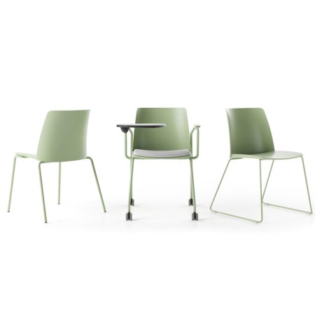 Chaise Polytone L présentée en version avec et sans tablette, pour illustrer les deux configurations possibles. Design empilable
