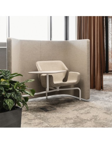 Fauteuil Booi Workstation gris dans un intérieur design avec tapis beige – Booi Workstation