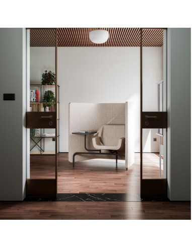 Fauteuil Booi Workstation gris dans un espace de travail contemporain – Booi Workstation