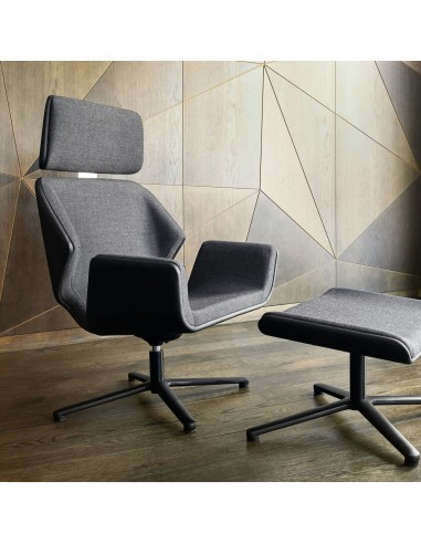 Fauteuil Booi Lounge en tissu gris avec repose-pieds assorti dans un intérieur moderne – Booi Lounge