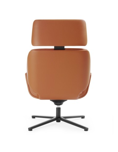 Fauteuil Booi Lounge en cuir camel avec repose-pieds assorti, vue arrière – Booi Lounge