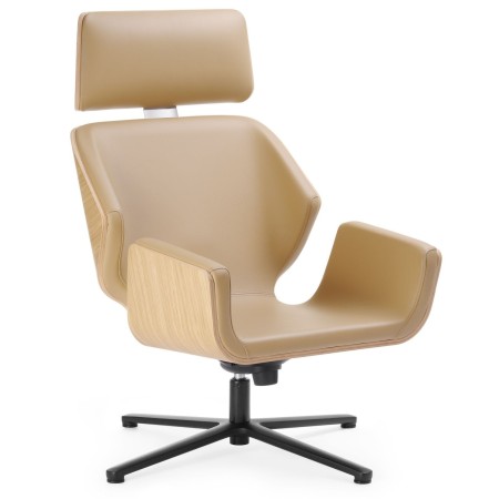 Fauteuil Booi Lounge en finition bois clair avec repose-pieds assorti, vue de trois quarts avant – Booi Lounge