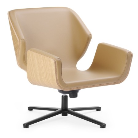 Fauteuil Booi Lounge en finition bois clair, vue de trois quarts avant – Booi Lounge