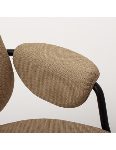 Vue rapprochée de l’assise et du piétement du fauteuil Epocc Lounge – Epocc Lounge