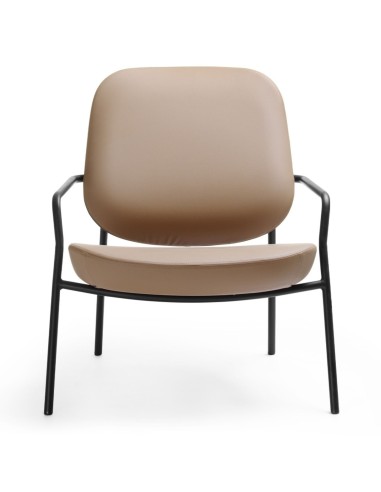 Fauteuil Epocc Lounge en tissu beige, assise inclinée vers l’arrière – Epocc Lounge