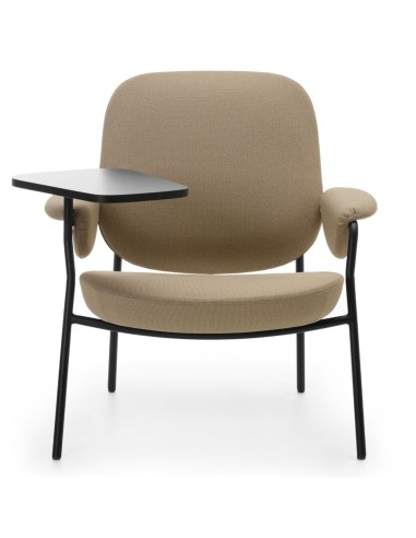 Fauteuil Epocc Lounge en tissu beige, vue de trois quarts avant depuis la gauche – Epocc Lounge