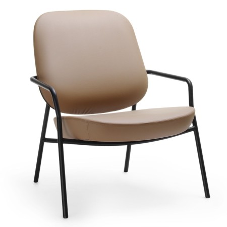 Fauteuil Epocc Lounge en tissu beige, vue de face – Epocc Lounge