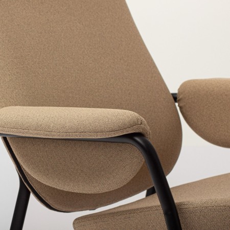 Détail de l’accoudoir et de l’assise du fauteuil Epocc Lounge – Epocc Lounge