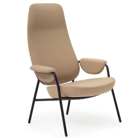 Fauteuil Epocc Lounge en tissu beige, vue de trois quarts avant – Epocc Lounge