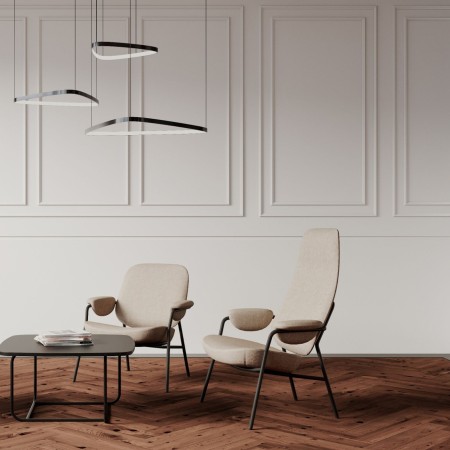 Deux fauteuils Epocc Lounge en tissu beige avec table basse dans un intérieur minimaliste – Epocc Lounge