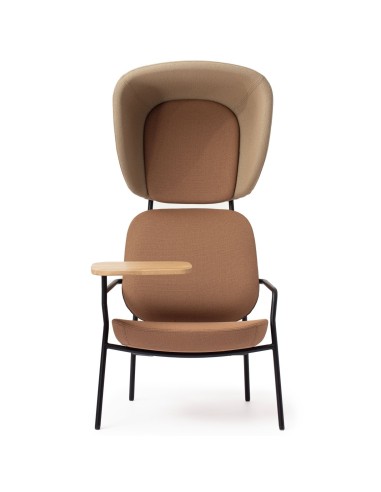 Fauteuil Epocc Lounge en tissu beige, vue légèrement de face depuis la gauche – Epocc Lounge