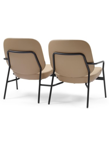 Deux fauteuils Epocc Lounge en tissu beige, vue latérale gauche – Epocc Lounge