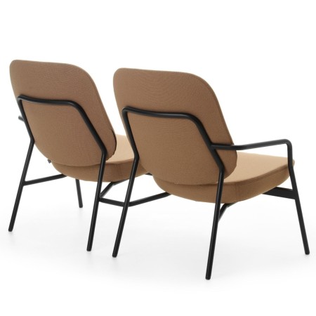 Deux fauteuils Epocc Lounge en tissu beige, vue latérale droite – Epocc Lounge
