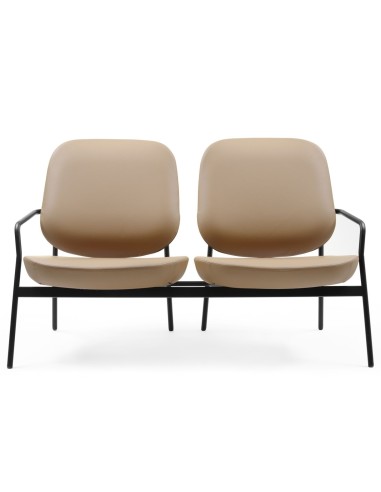 Deux fauteuils Epocc Lounge en tissu beige, vue de face – Epocc Lounge