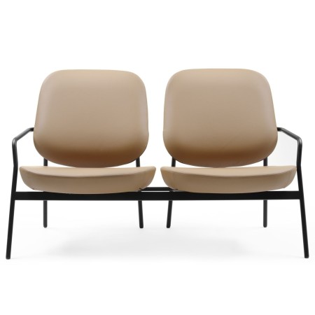 Deux fauteuils Epocc Lounge en tissu beige, vue de face – Epocc Lounge