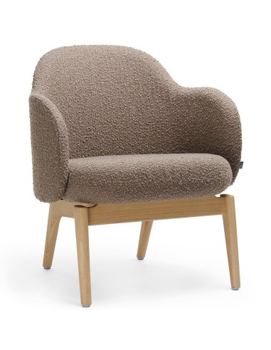 Fauteuil Flos Lounge en tissu marron uni avec pieds en bois clair, vue de trois quarts avant – Flos Lounge