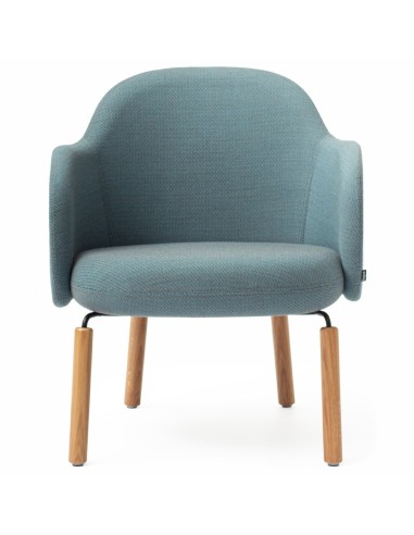 Fauteuil Flos Lounge en tissu bleu clair avec pieds en bois clair, vue de face – Flos Lounge