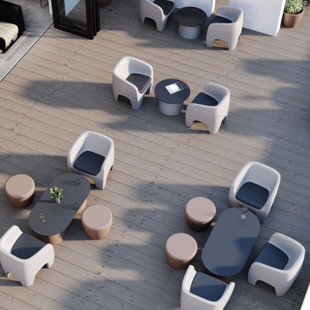 Fauteuils Gummy Bear en plastique recyclé rose clair dans un salon moderne – Gummy Bear