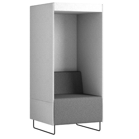 Fauteuil Quadra gris clair avec assise isolante, vue de trois quarts – Quadra