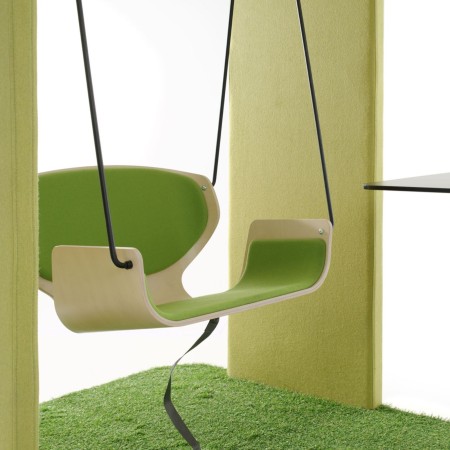 Vue rapprochée des deux assises suspendues du Social Swing vert – Social Swing