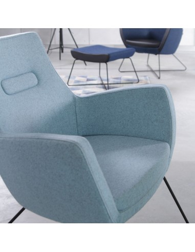 Fauteuil Umm bleu clair sur piètement métal – Umm