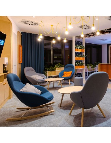 Salon avec fauteuils Vieni colorés – Vieni