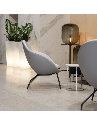 Duo de fauteuils Vieni noirs en discussion – Vieni