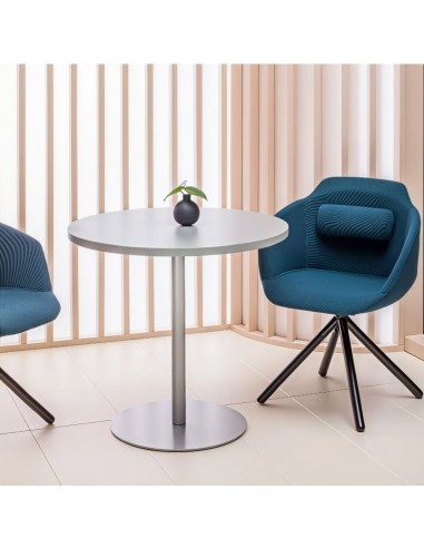 Table ronde avec siège visiteur bleu et piétement noir