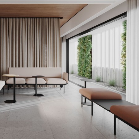 Configuration de banquettes le long d’un mur bois clair – Fora Care