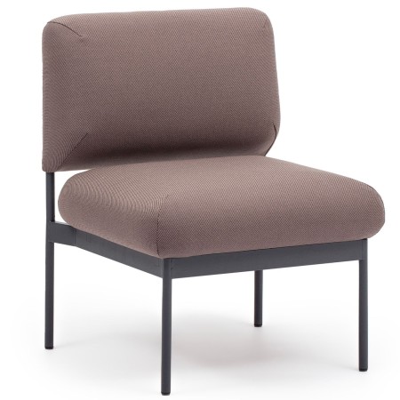 Vue avant d’un fauteuil bas brun avec structure métallique noire – Fora Care