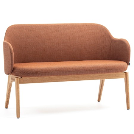 Vue latérale du banc Flos brun aux lignes douces et arrondies